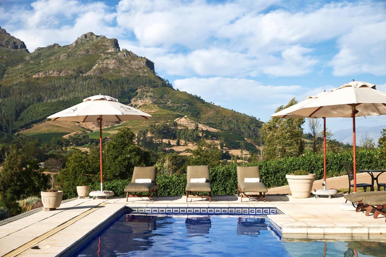 Alluvia Boutique Winery & Luxury Accommodation Stellenbosch Kültér fotó The swimming pool at the hotel