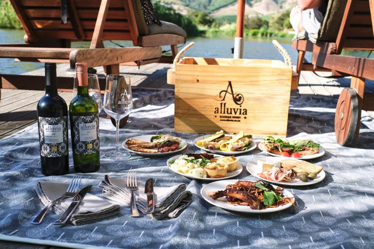 Alluvia Boutique Winery & Luxury Accommodation Stellenbosch Kültér fotó Picnic at the winery