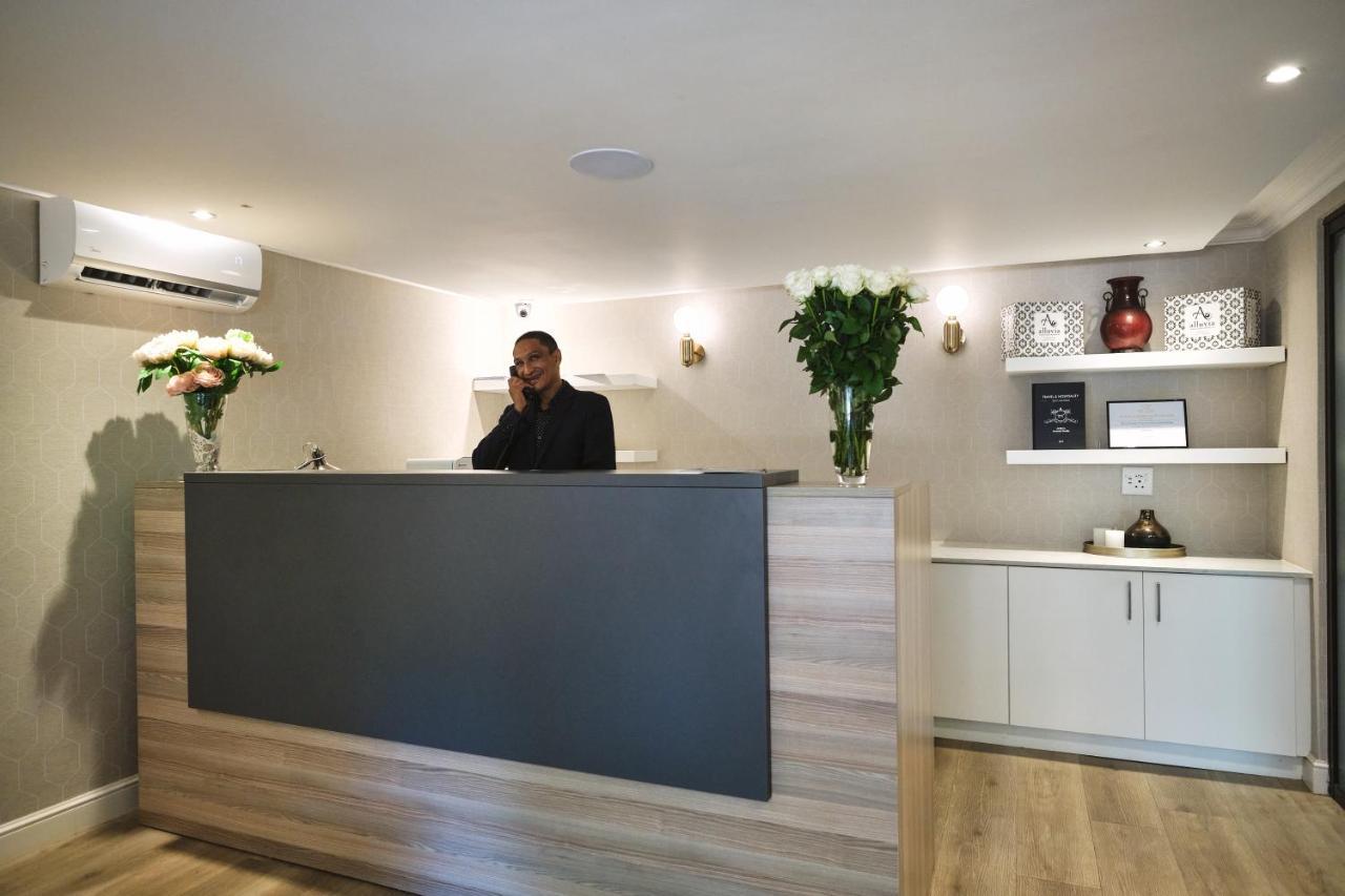 Alluvia Boutique Winery & Luxury Accommodation Stellenbosch Kültér fotó Reception desk at a hotel