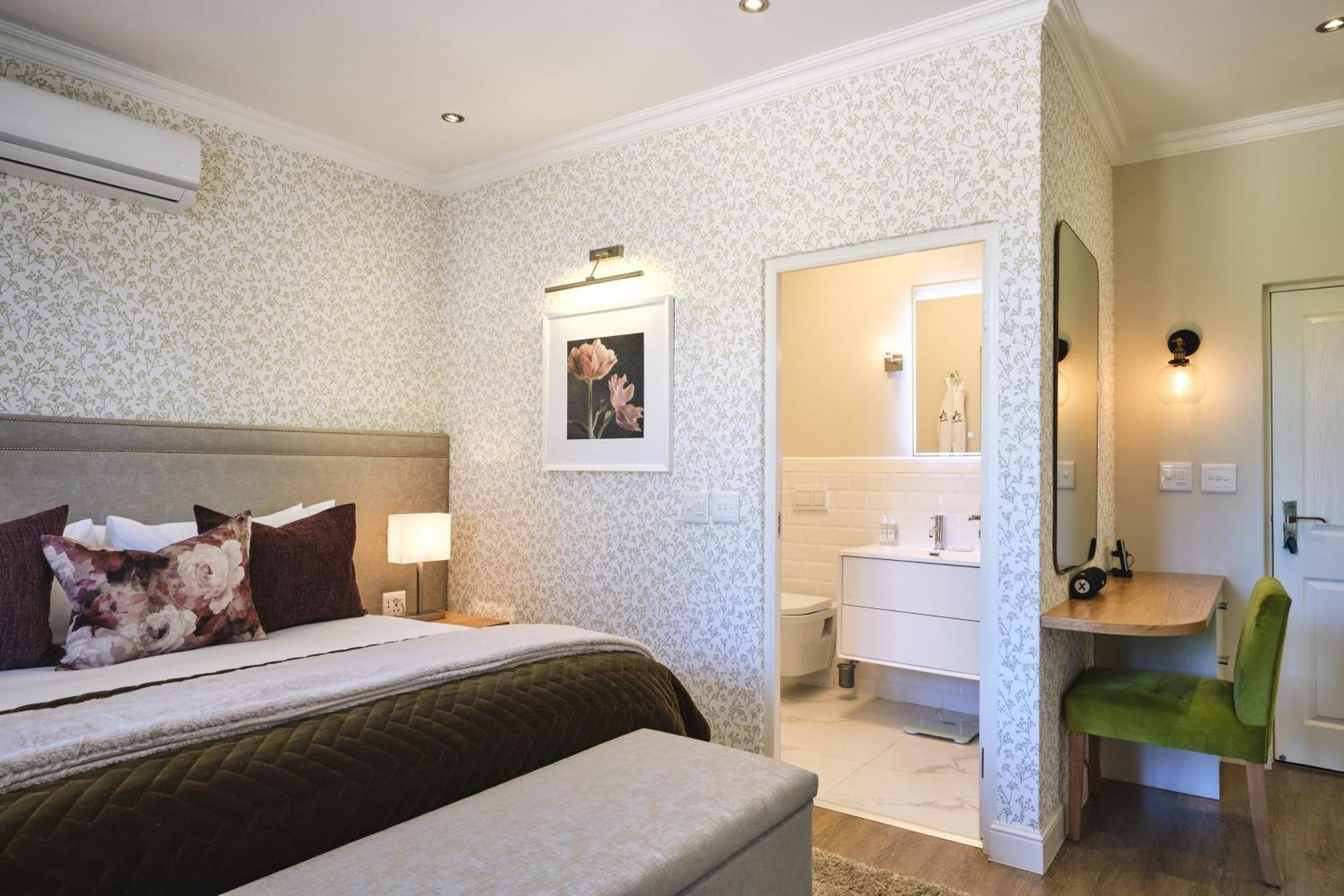 Alluvia Boutique Winery & Luxury Accommodation Stellenbosch Szoba fotó A bedroom at the Cape Heritage
