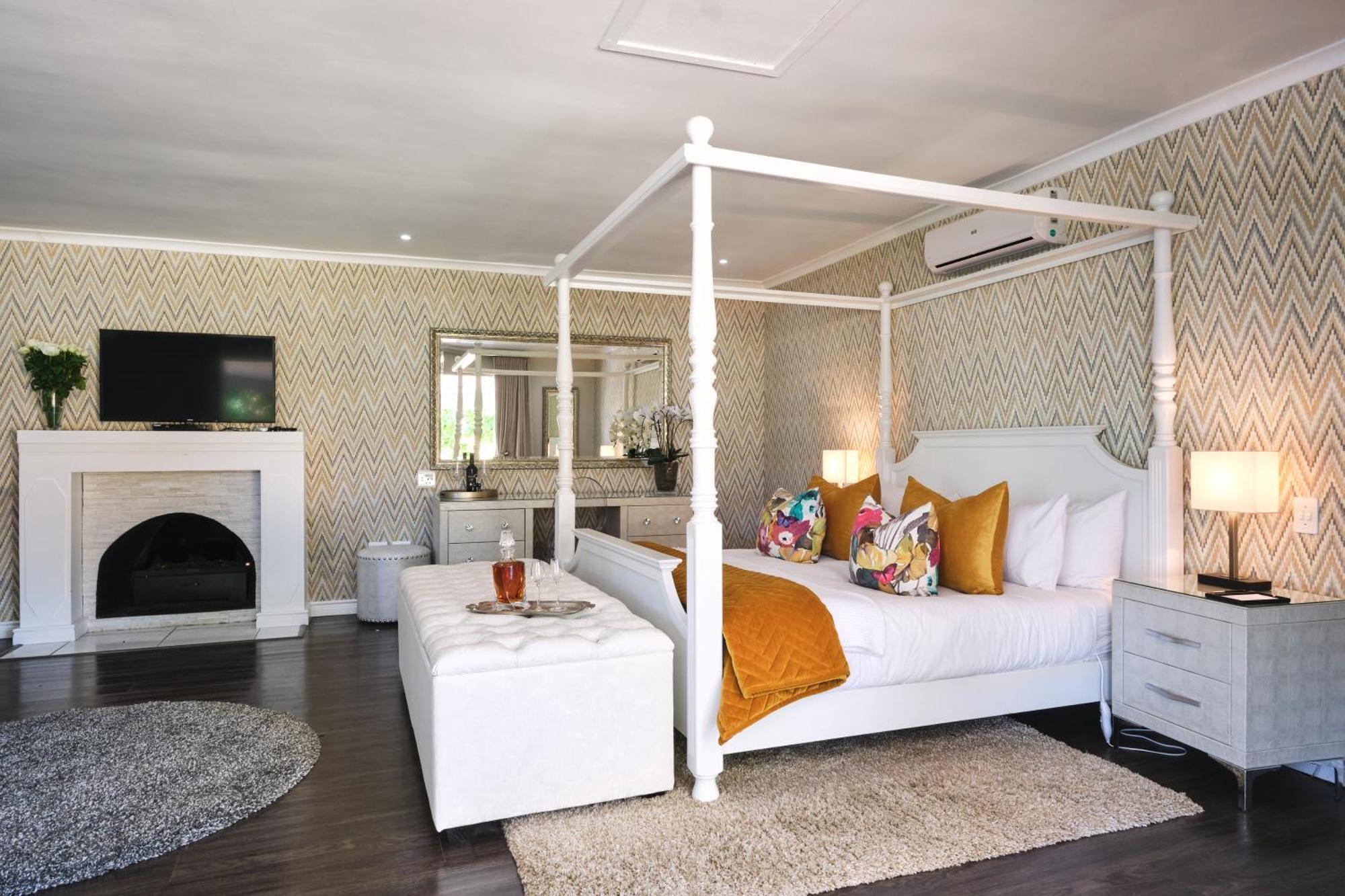 Alluvia Boutique Winery & Luxury Accommodation Stellenbosch Szoba fotó A bedroom at the Cape Heritage