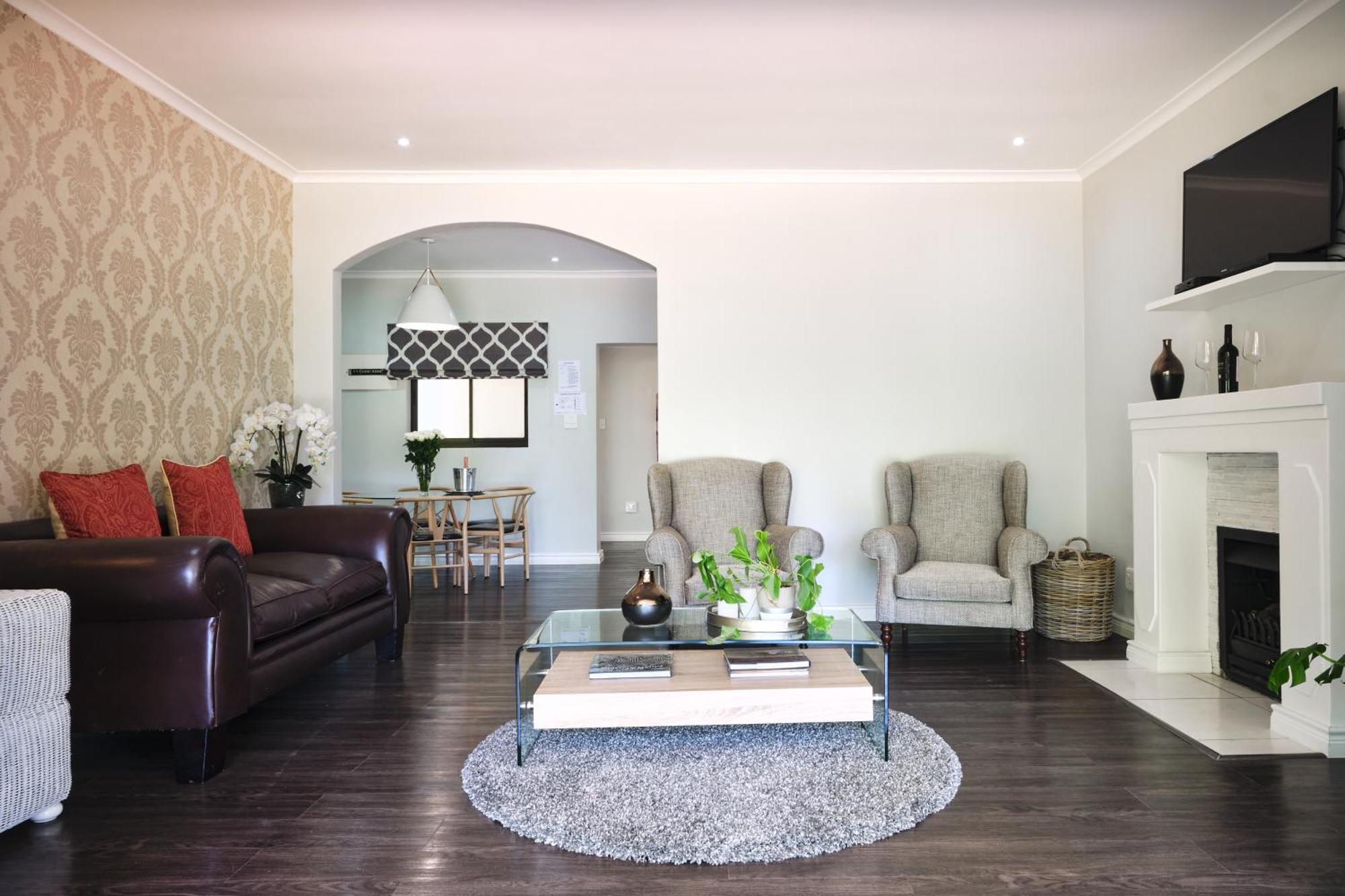 Alluvia Boutique Winery & Luxury Accommodation Stellenbosch Szoba fotó A living room in a house
