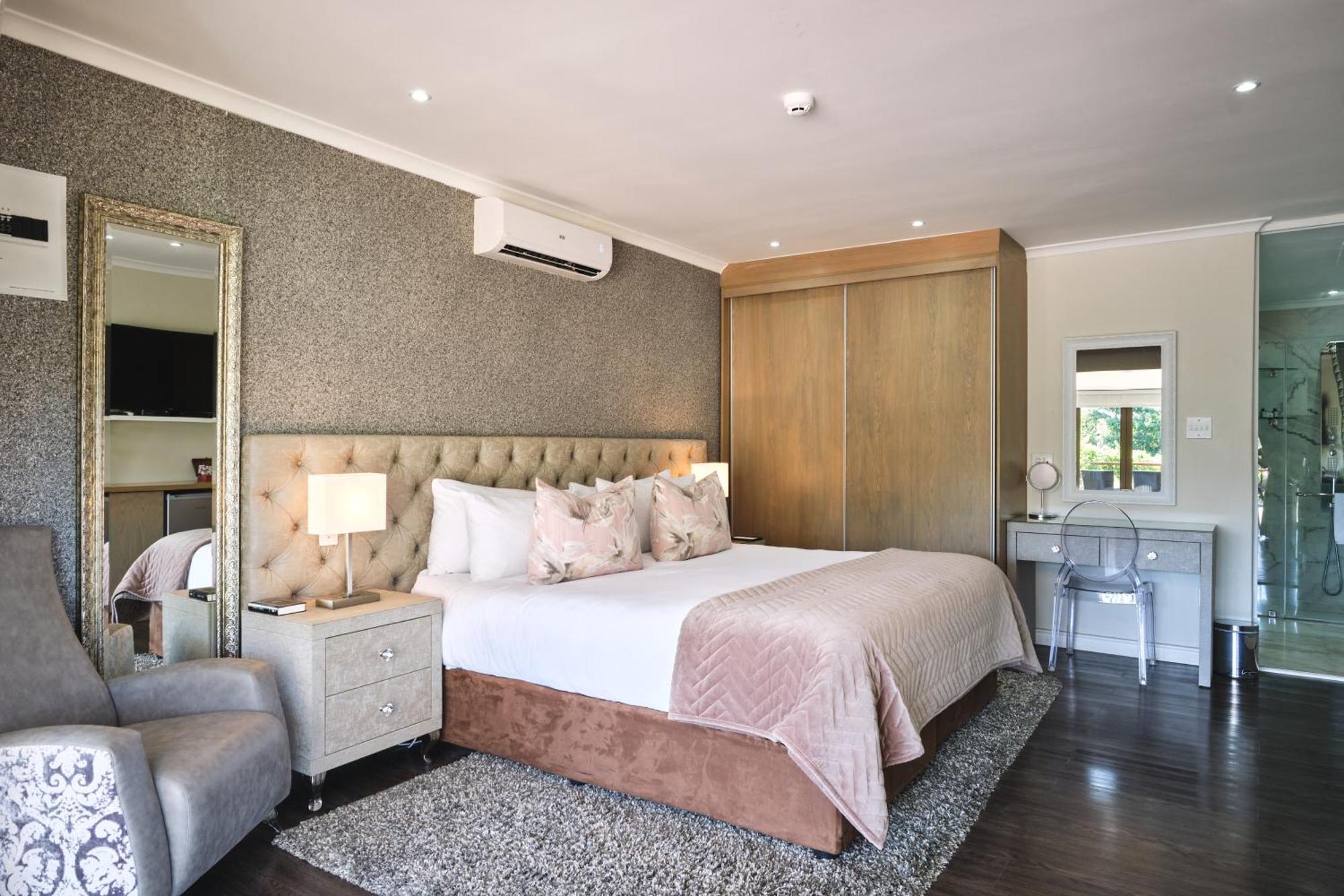 Alluvia Boutique Winery & Luxury Accommodation Stellenbosch Szoba fotó A bedroom at the Cape Heritage