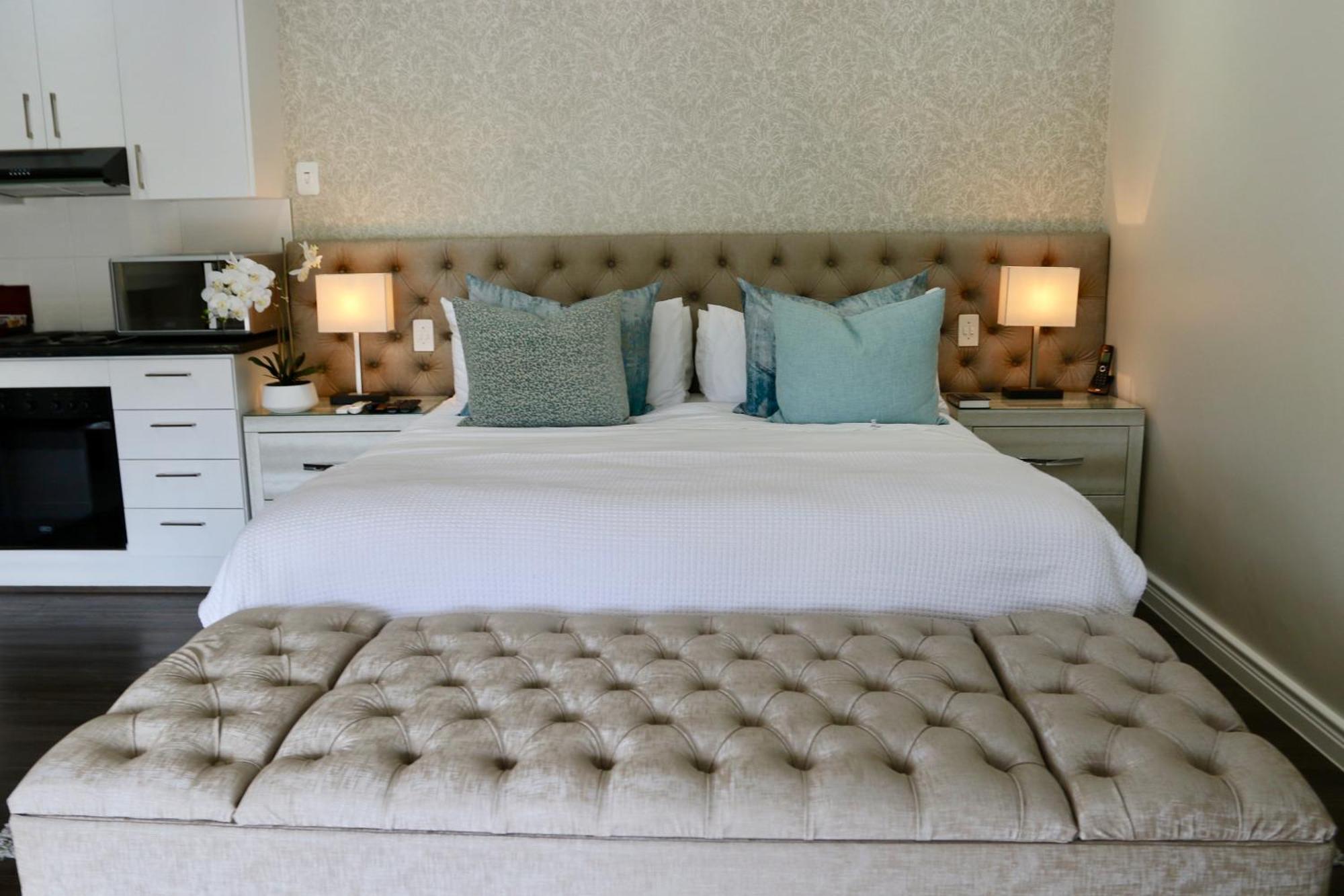 Alluvia Boutique Winery & Luxury Accommodation Stellenbosch Szoba fotó A bedroom at the hotel